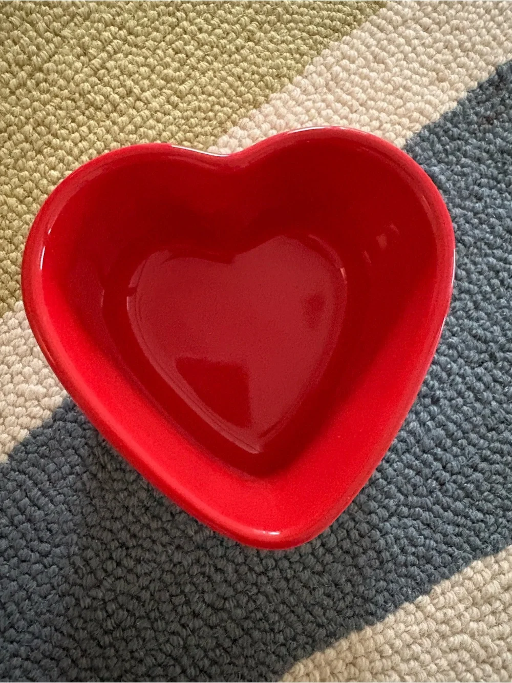 Le Creuset Heart Shaped 300 ml Stoneware Ramekin in Cerise